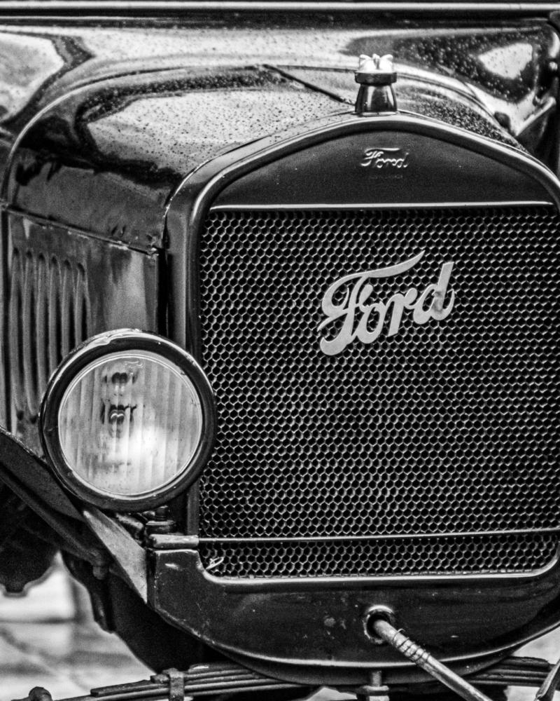 Veteranbil fra 1920-tallet sett forfra